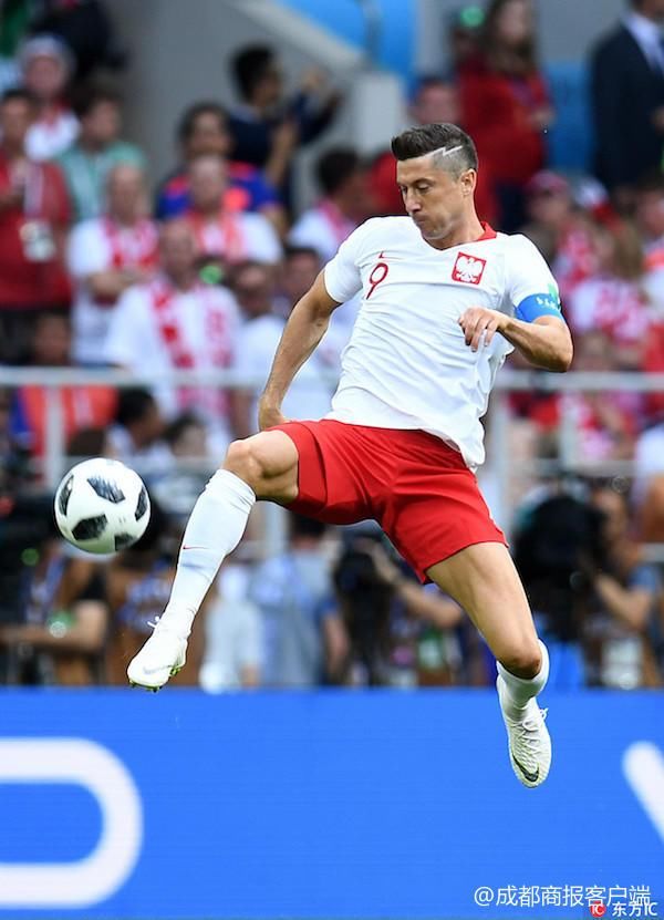 还有这操作?莱万毕业论文研究自己:通往荣耀之