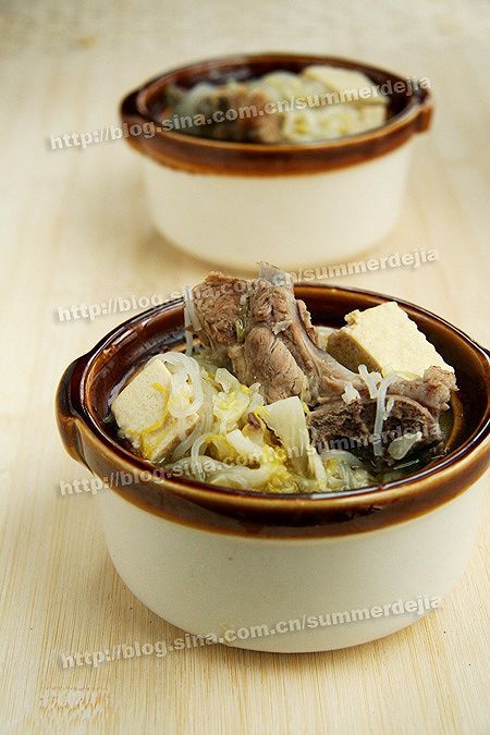 东北酸菜骨头炖冻豆腐