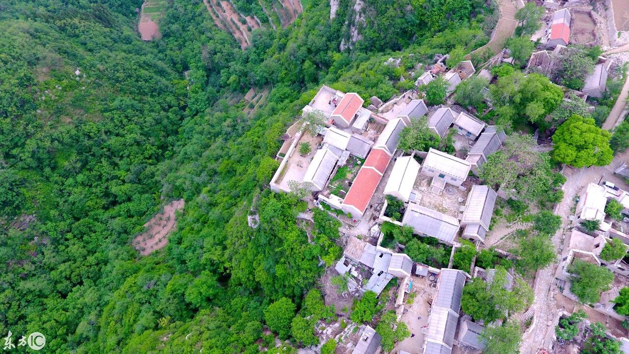 逯家岭村:始建于明永乐末年，山东莱芜境内海拔最高的岭上村庄