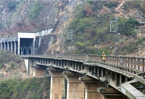 在宝成铁路修建之前，从成都到西安的路有多艰难？