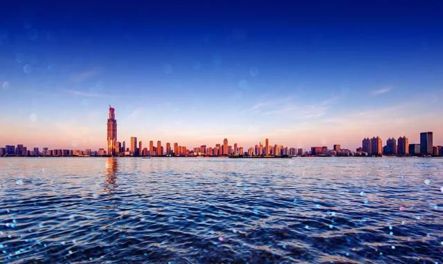 中国高铁十年，这座城市又迎来一个好消息……