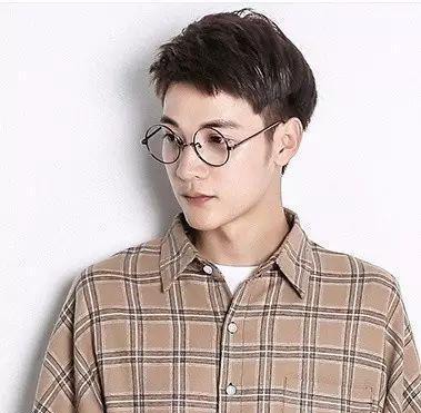 男人戴什么镜框,男人戴什么镜框好看