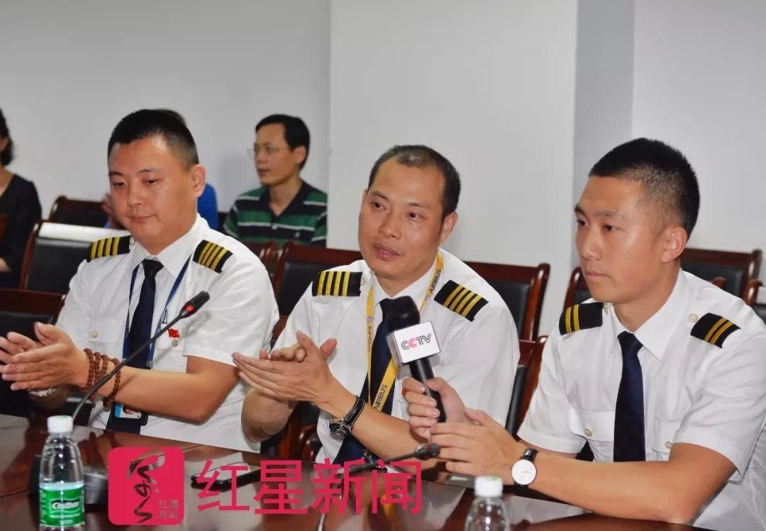 川航英雄机长战友:刘传健曾是部队飞行教员,成