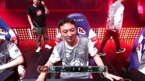 LOL:王思聪出任首发AD,网友:有些距离不是用