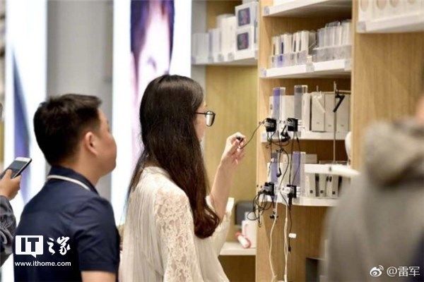 雷军晒南京小米之家旗舰店:面积超700平米