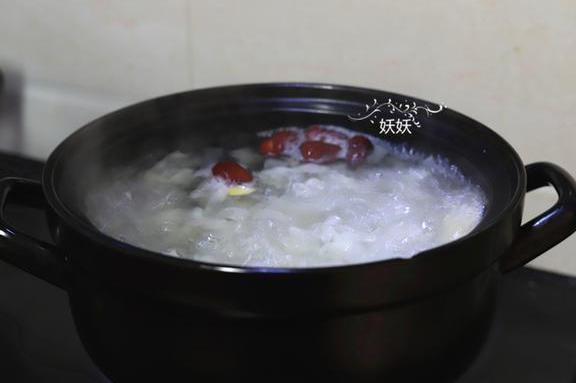 银耳怎么炖才能又粘又烂 t017eca21006509bf79.jpg