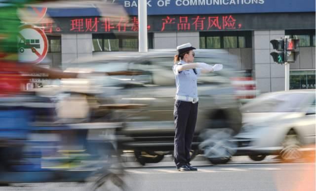 以案释法常州一男子发帖辱骂交警被拘5日，只因在网上说了这11个