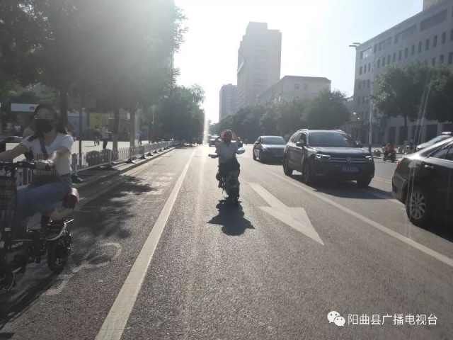 不按规定车道行驶