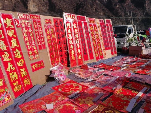 “这里，有久违的年味儿”——坐上绿皮火车去京郊山区赶大集