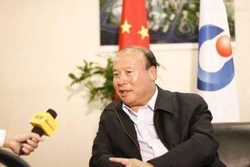 他是真正的隐藏富豪，控股的上市公司比李嘉诚多20多家