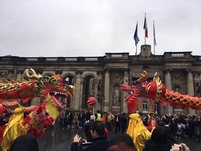 欧洲大城市年味儿不输中国 歪果仁过春节超认真