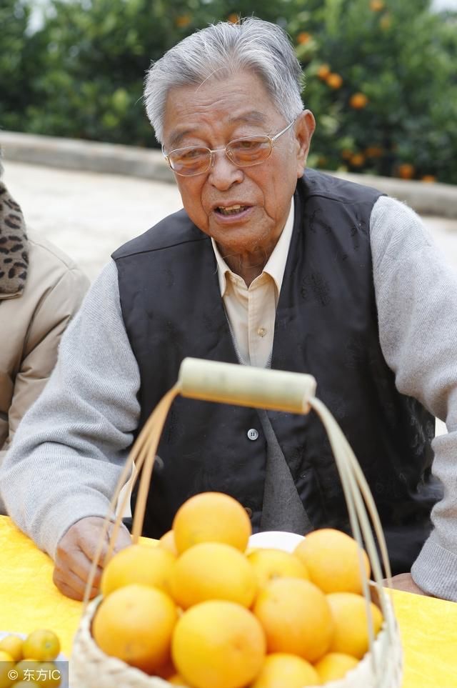 褚时健江山独子接任，穷死不耕丈人田