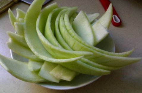 冬瓜皮泡水喝,清热解毒,消除水肿,清热解暑,适合