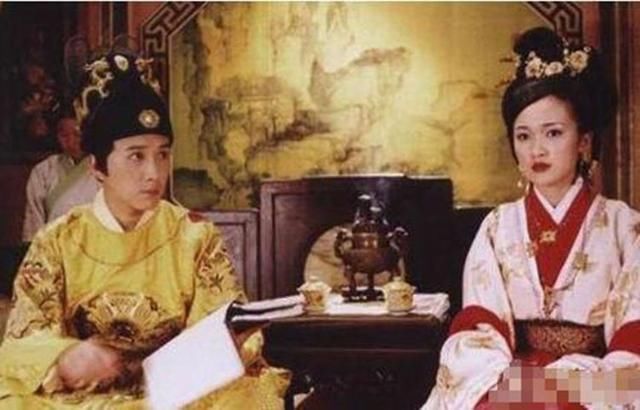 皇帝快死了感叹自己没有儿子,太监不忍说:万岁爷你其实有个儿子