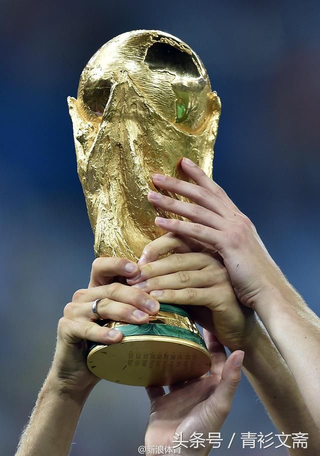 2018世界杯各国强队都在奋力争夺的大力神杯