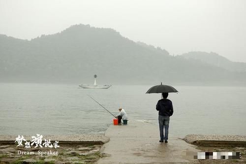 学摄影一个月工资多少