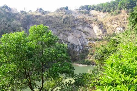 广州除了白云山，还有座山海拨321.8米 山顶可看到广州地标广州塔