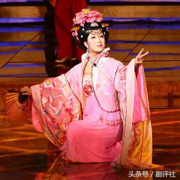 十个男扮女装角色:陆毅惊艳,张卫健清丽,他被鲁猪的素材的图片搞笑图片