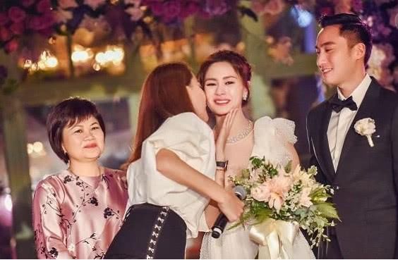 阿娇老公前妻疑似回应二人婚事,娇艳美貌竟撞