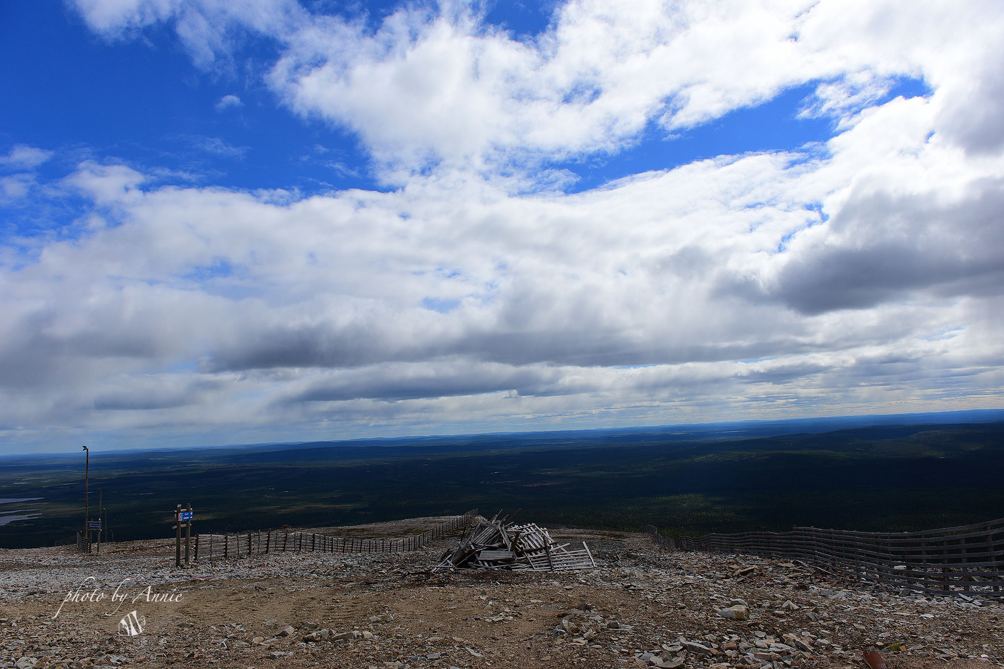 震惊:1100个当地人，2.3万个床位，每年30万游客，怎么做到的?