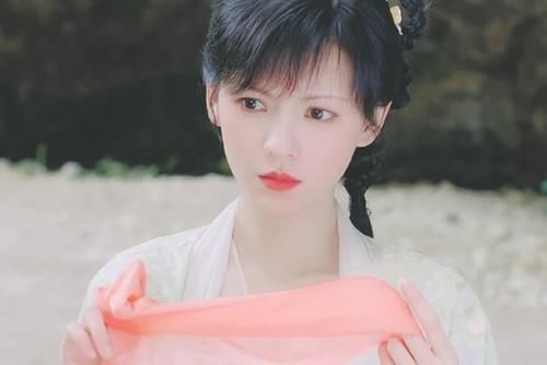 琉璃：玲珑终于变装了，婚服造型比璇玑都美，被乌童和敏言争抢
