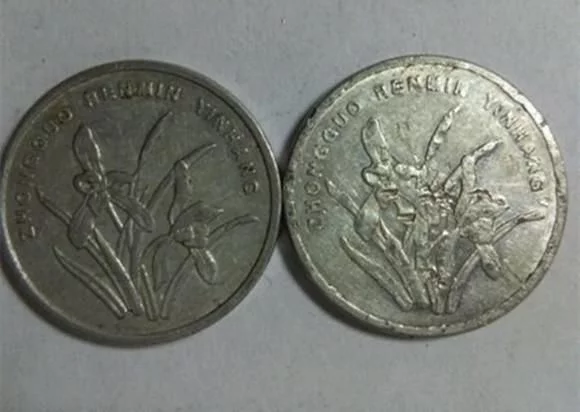 这枚硬币,万中无一,碰到不要花掉,已经升值了! 藏海无边 昨天12:52 我们目前正在使用两套硬币的混合,那就是新老三花,也就是第四套人民币和第五套人民币的流通辅币,其中老三花硬币是指的菊花一角、梅花五角和牡丹一元,而新三花硬币是指的兰花一角、荷花五角和菊花一元。其中一角硬币十分特殊。 一角硬币 大家都知道,2000年菊花一角是币王,一枚价值千元的,但是2000年的兰花一角也是收藏价值不菲。兰花一角从1999年就开始发行,除了2004年没有发行,其他年份都有发行,可谓是发行数量较多的一枚硬币。而兰 - 武汉老徐 - 武汉老徐的博客 这枚硬币,万中无一,碰到不要花掉,已经升值了! 藏海无边 昨天12:52 我们目前正在使用两套硬币的混合,那就是新老三花,也就是第四套人民币和第五套人民币的流通辅币,其中老三花硬币是指的菊花一角、梅花五角和牡丹一元,而新三花硬币是指的兰花一角、荷花五角和菊花一元。其中一角硬币十分特殊。 一角硬币 大家都知道,2000年菊花一角是币王,一枚价值千元的,但是2000年的兰花一角也是收藏价值不菲。兰花一角从1999年就开始发行,除了2004年没有发行,其他年份都有发行,可谓是发行数量较多的一枚硬币。而兰 - 武汉老徐 - 武汉老徐的博客