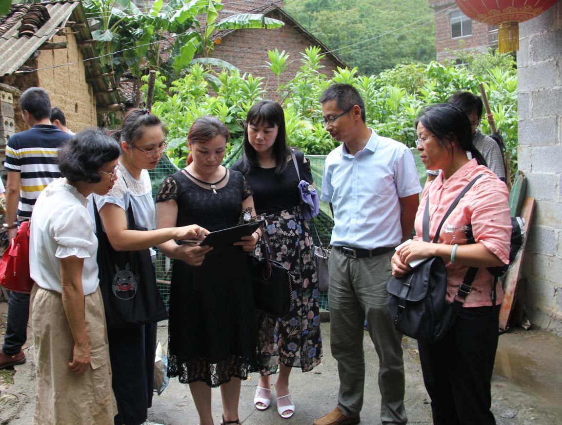 桂林市民政局一行到来宾市交流学习开展入户核