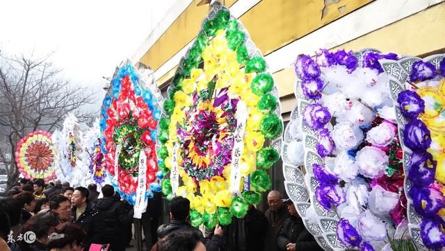 老赖肇事撞人拒不赔钱,小伙无奈痛失母亲,最后