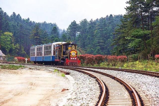 所有长沙人,中国大山游了个遍,你可见过山顶上跑火车?