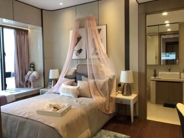 有钱人的焦虑:5000万身价,只能找个角落蹲着!