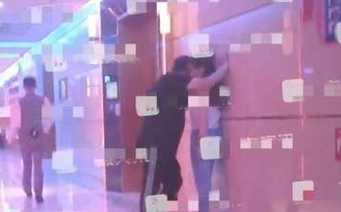 差距太大！李湘买14万车送粉丝，王岳伦穷到掏不出钱