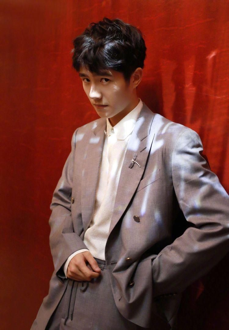 刘昊然成首个95后百亿演员，清醒甩掉偶像束缚，撑起演员光环
