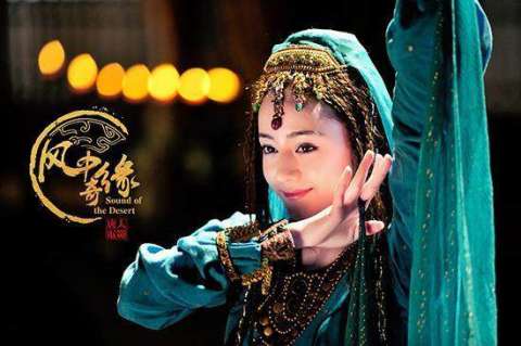 佟丽娅娜扎热巴同是跳新疆舞,觉得谁更美?