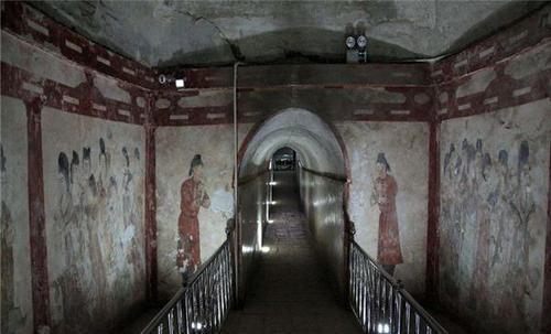 女皇壁画身怀六甲,却被皮带a女皇处死,墓中女生内裤少女妙龄图片