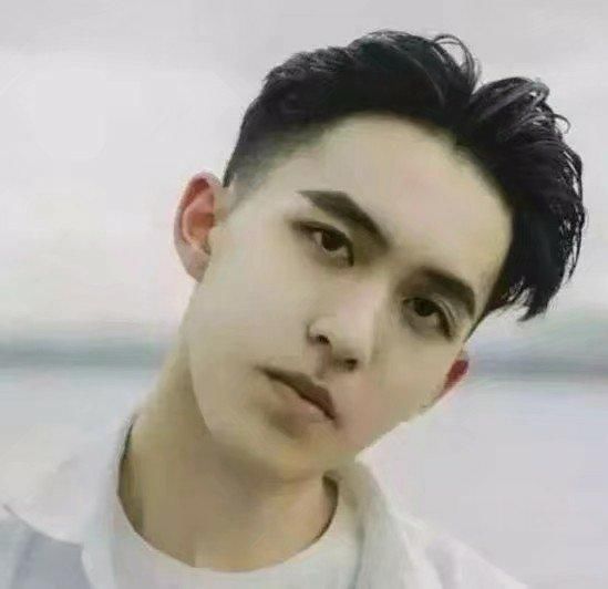 男生怎样才算长发 t0182f6932ebda4ab5e.jpg