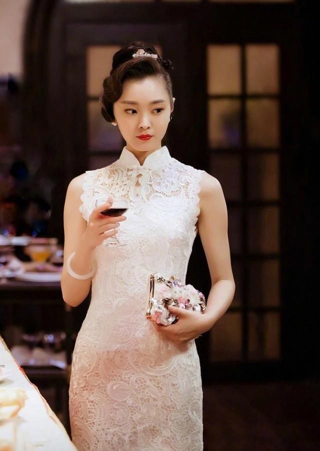 10名旗袍女星，刘亦菲赵丽颖上榜，最美的她无人超越，却已离世