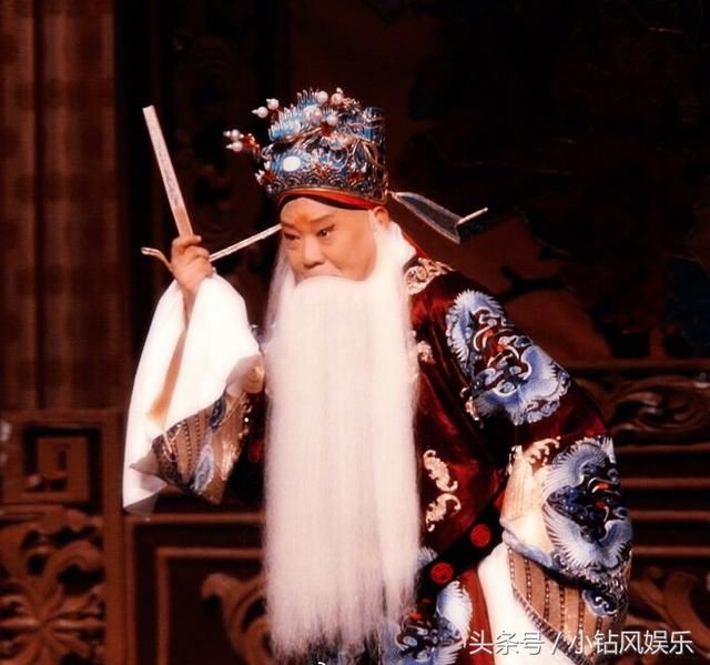 郭德纲是什么样的人?钢丝爱他是真的爱,同行骂