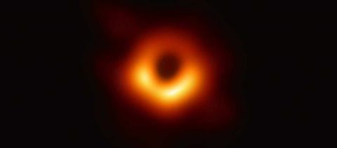 人类史上首张黑洞照片揭晓 科学家形容它是绝
