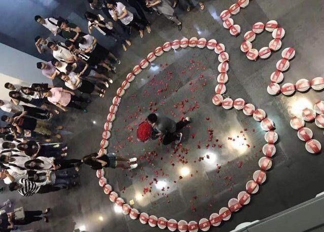 男子买99盒龙虾求婚:我用第一份工资买了你最