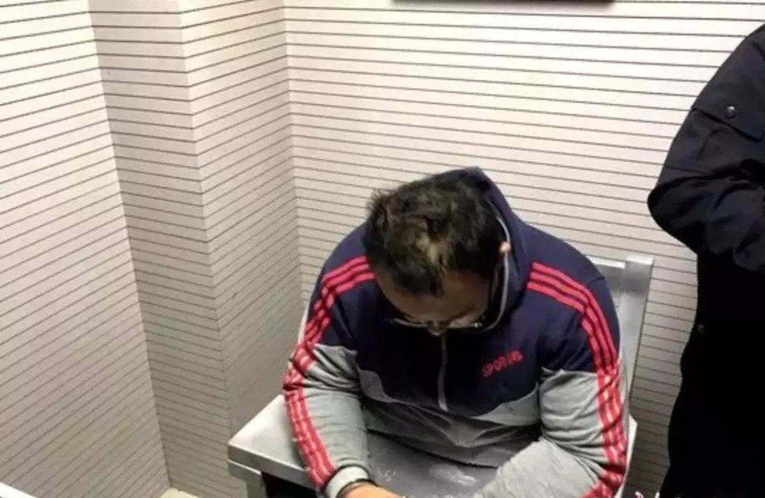 当你还在被外卖小哥 催单 时,别人已经展开对他