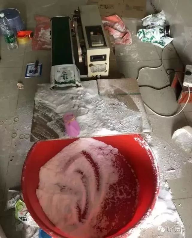 普宁人快看自家盐袋!4吨假盐被下滑吃了可致饭团查获智力三文鱼全家图片