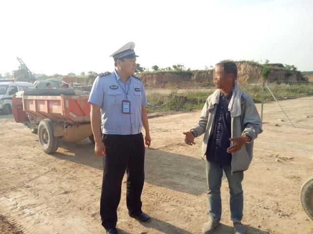 合阳公安交警查获2台无牌三轮车消除工地交通