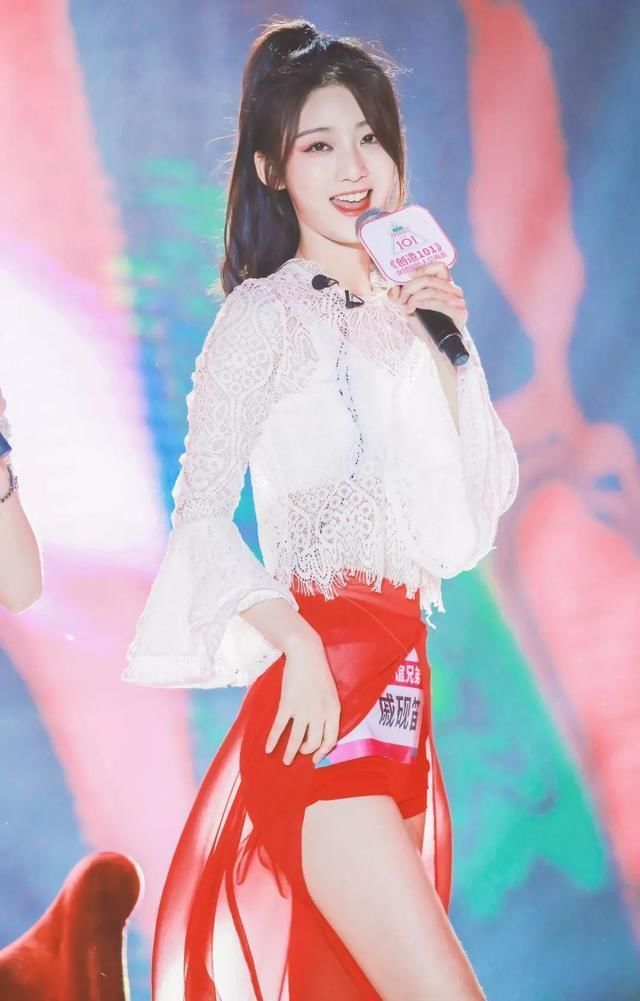 101美腿少女戚砚笛傅菁腿值太高!除了长和细她