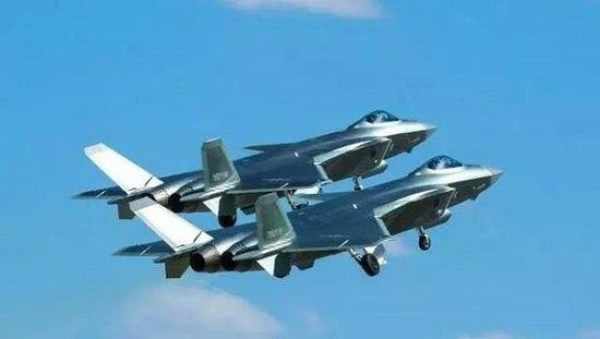 解放军歼20装备数量或将达100架 但速度不够