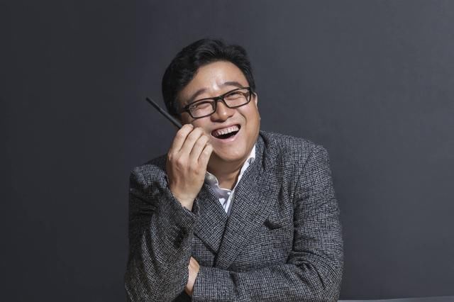 他拥有成千上万名员工身价上千亿,靠游戏发家