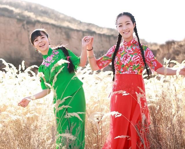 陕北姑娘王二妮近照,妹妹王小妮漂亮清纯,常和