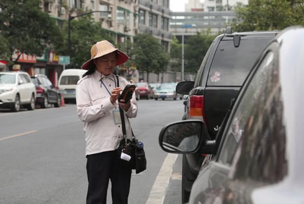 高温天来袭 杭州道路停车位这些时段暂停收费