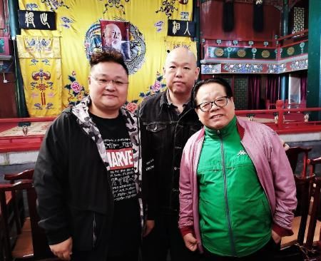 京剧名家田有亮弟子收徒，王玥波惊喜现身，退出德云社后怎样了？