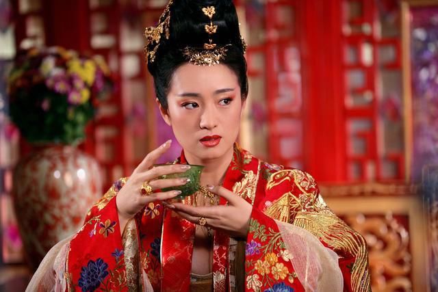 拿影后过璀璨人生，靠《夺冠》赢全网喝彩！你却还在纠结她的身材？