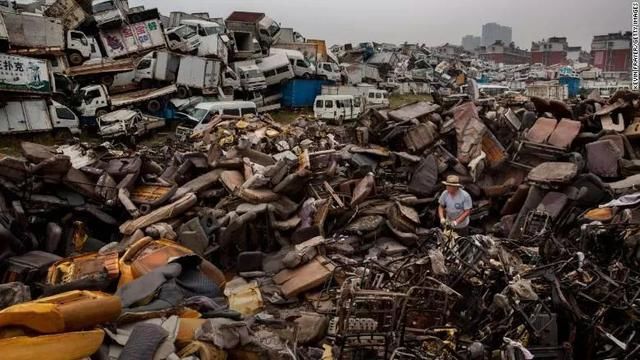 中国洋垃圾禁令升级,很多国家慌了,有远见的人